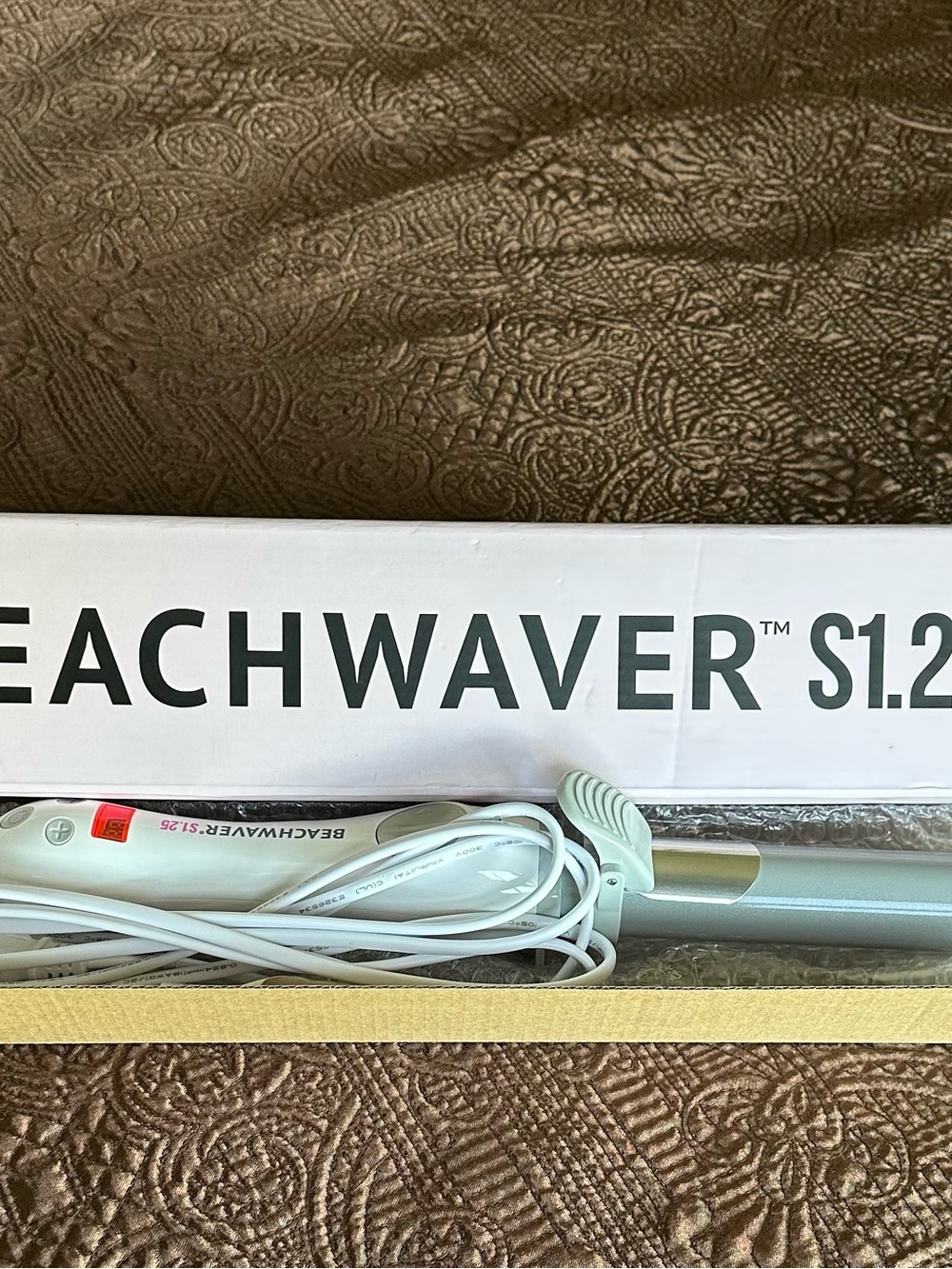 The Beachwaver Co. S1.25 Silver and White Automatic Curling Iron